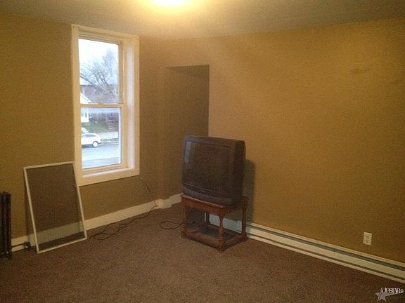 2nd image of 121 E Quincy St