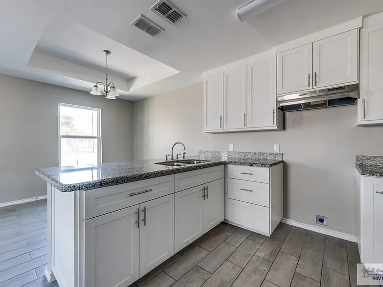 2107 Carlos Ave #A — Photo 9