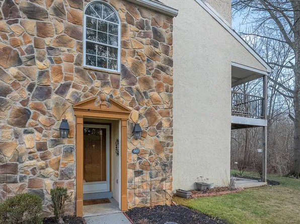 307 Valley Stream Ln, Chesterbrook, PA 19087