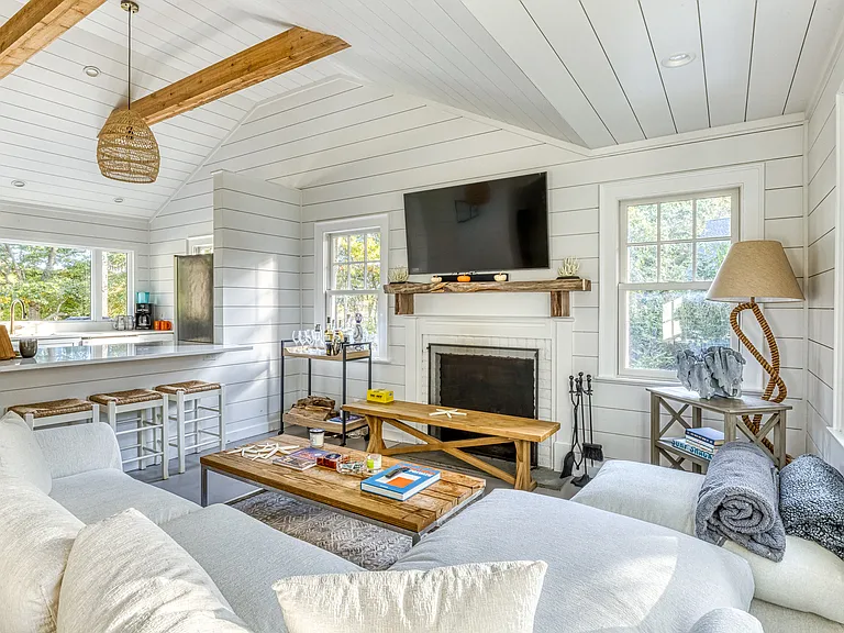 Laurel Ln — Photo 19