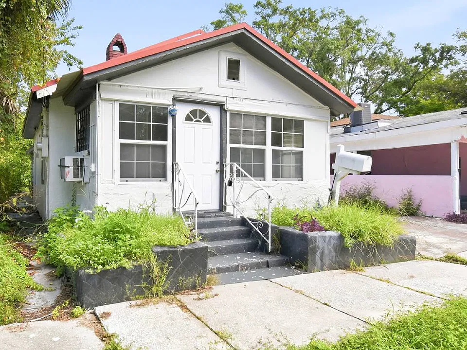 1165 W 24th St
