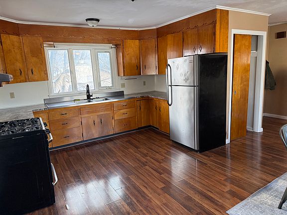 3rd image of 130 E Seneca St #1