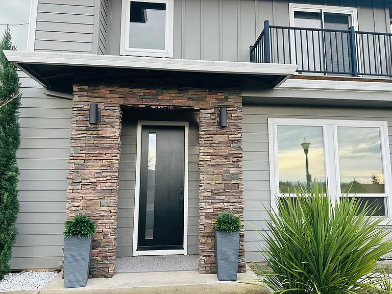 1740 NW Klickitat St — Photo 5