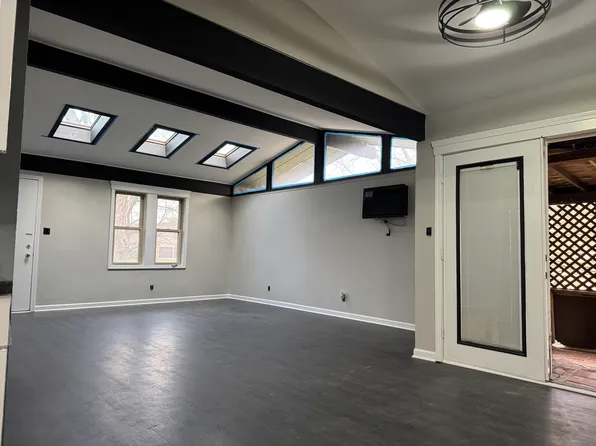 1717 Mary Ann Ln, Lockport, IL 60441