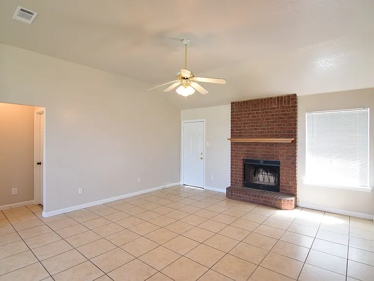 3817 Sawtooth Dr — Photo 8