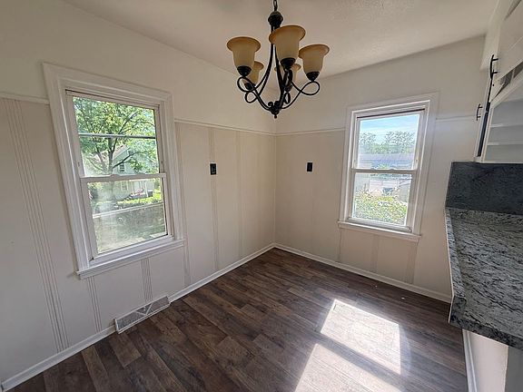 3rd image of 1106 Arnold Ave