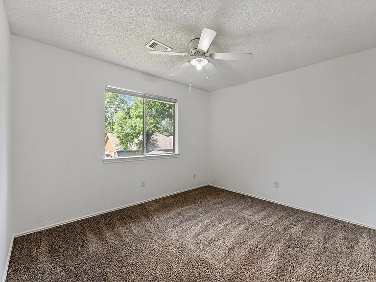4311 Piney Creek Ln — Photo 19