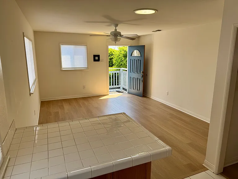 860 Manhattan Beach Blvd — Photo 2
