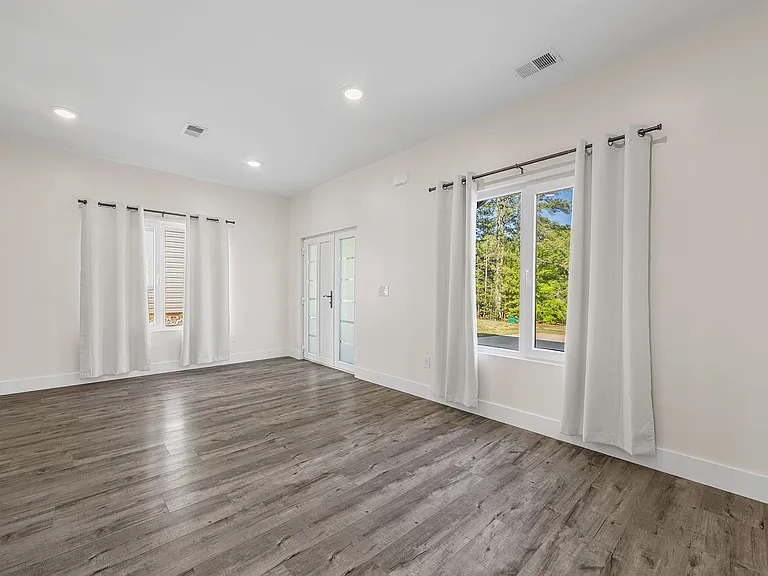 32 Beverly Hills Dr — Photo 11