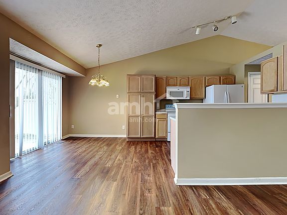 3rd image of 6433 Fountainhead Dr
