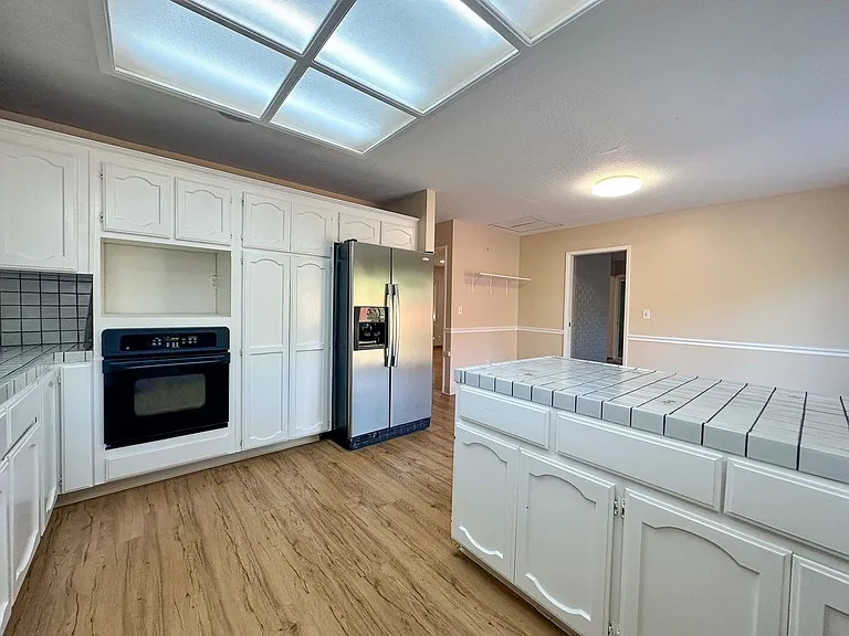 1727 Coralee Dr — Photo 8