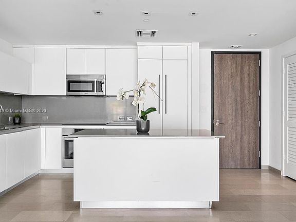 4th image of 68 SE 6th St #3808
