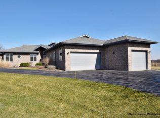 1841 Spring Valley Dr, Elburn, IL 60119