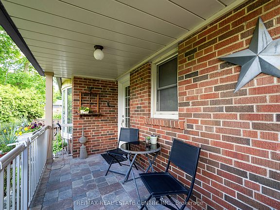 3rd image of 2 Bard Ln