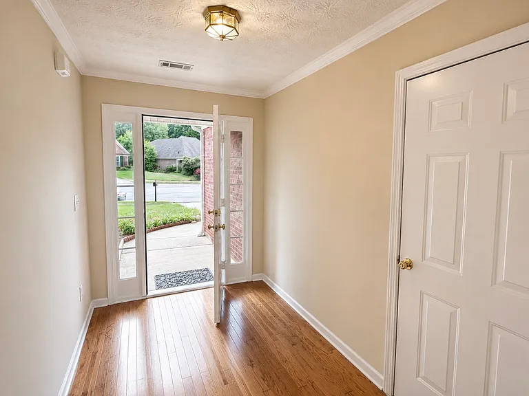500 Liverpool Ct — Photo 5