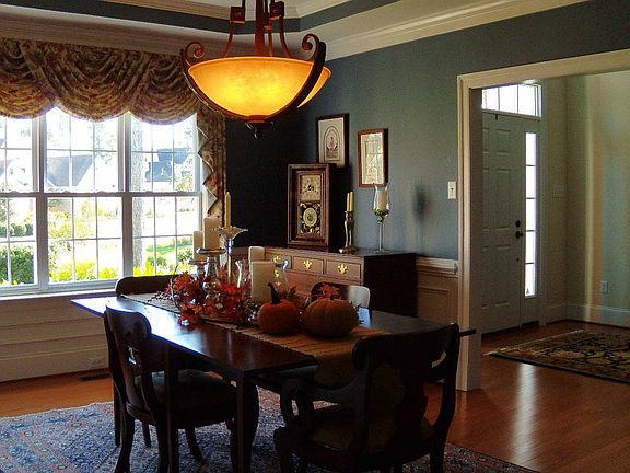 Dining room.