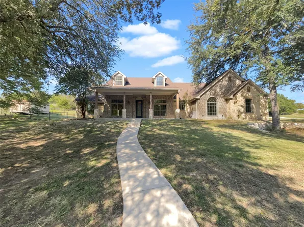 100 Horizon Cir, Azle, TX 76020
