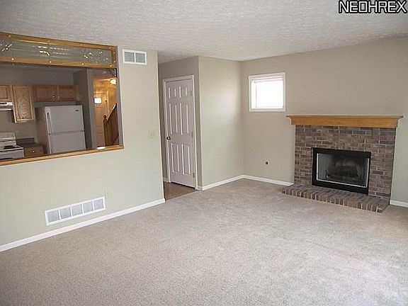 3rd image of 9981 Beverly Ln