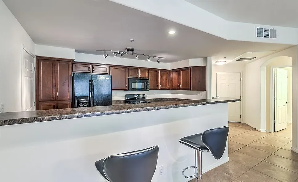 2 bed, 1130 sqft, $1,650 — Photo 4