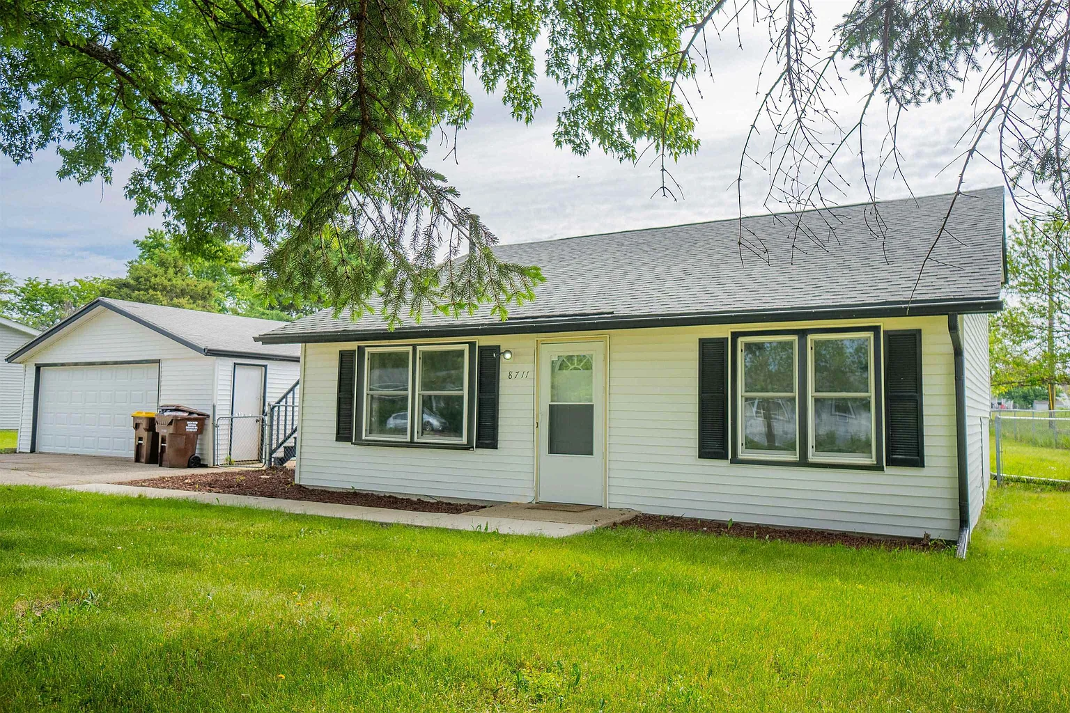 8711 Indigo Ln photo 1