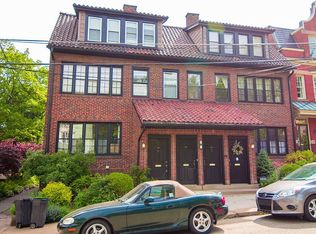 927 1/2 Saint James St, Pittsburgh, PA