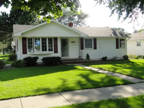 1768 Lilac Ln, Green Bay, WI 54302