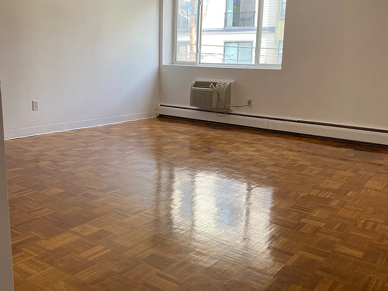 100 Morris — Photo 19