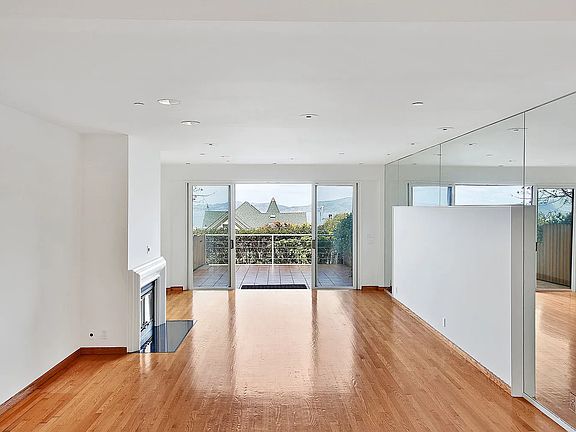 4th image of 2040 Broadway St #1