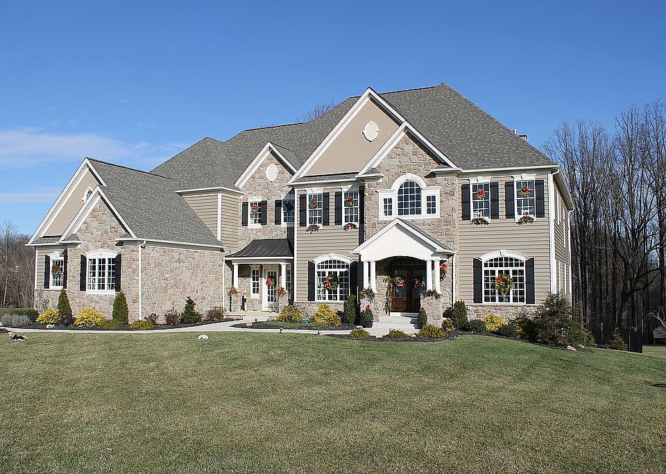 2nd image of 805 Renard Ct
