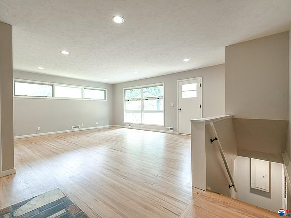 4th image of 701 Eldon Dr