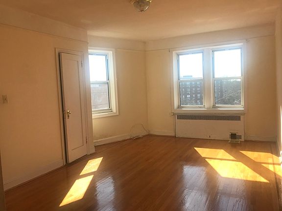 3rd image of 580 E 17th St APT 4H
