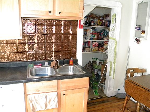 5th image of 2213 Como Ave