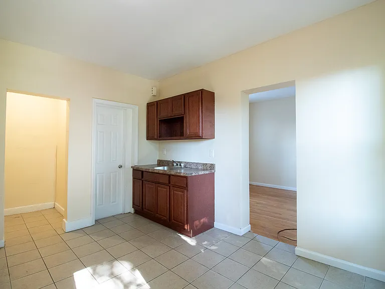 373-1A Blatchley Ave #2C — Photo 3