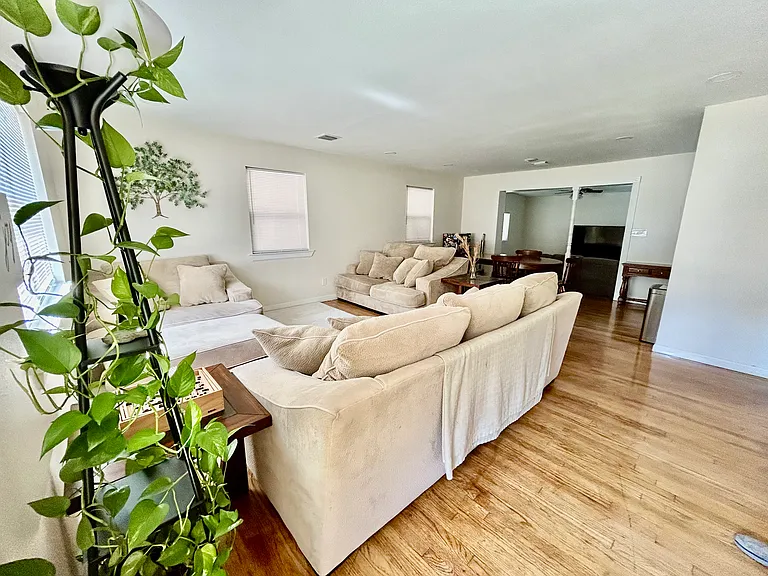 756 Boxwood Dr — Photo 1
