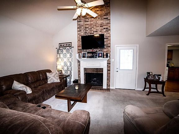 5th image of 2101 Holly Hill Ln