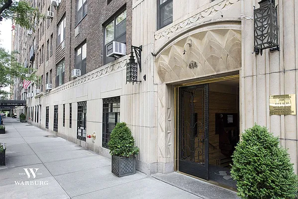 Sold by Warburg | media 10