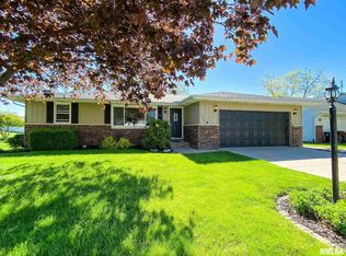 724 Taylor St, Morton, IL 61550