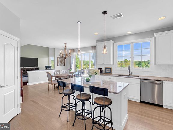 5th image of 42 Ridgeview Way