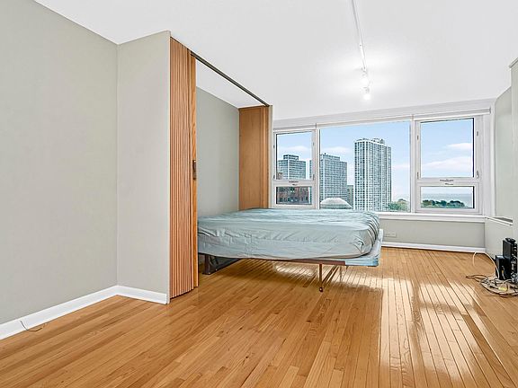 5th image of 2728 N Hampden Ct APT 1503