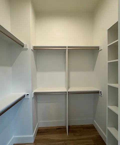 1st Bedroom walk-in closet