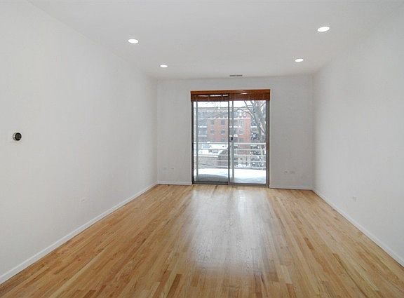 2nd image of 1422 N La Salle St #406