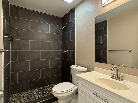 5th image of 721 W Dallas Ave #3