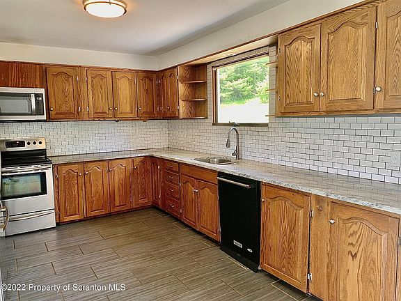 2nd image of 162 Gloria Ln