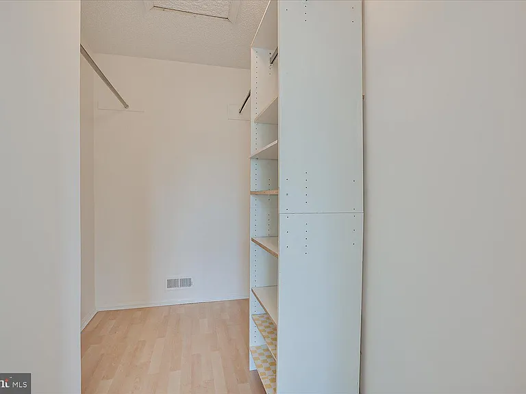 64 Taylor Dr — Photo 19