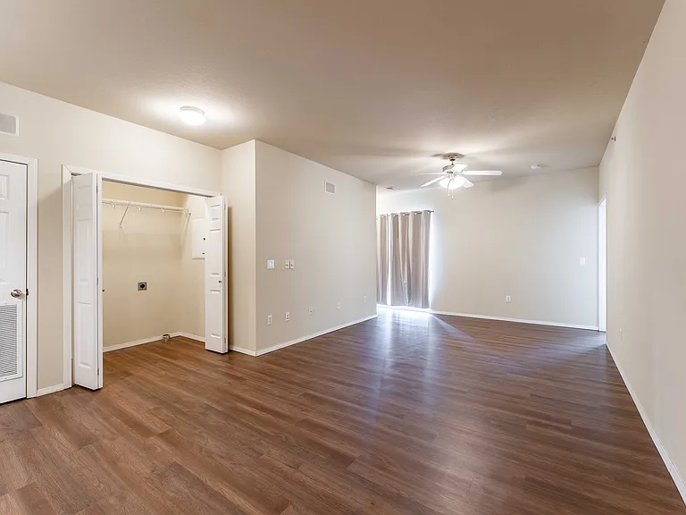 Coryell Courts Apartments — Photo 56