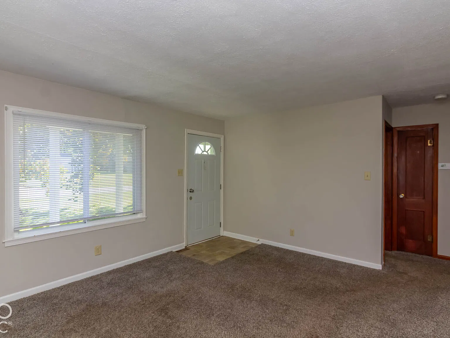 2 bed, 1.0 bath, 696 sqft, $1,400 — Photo 2