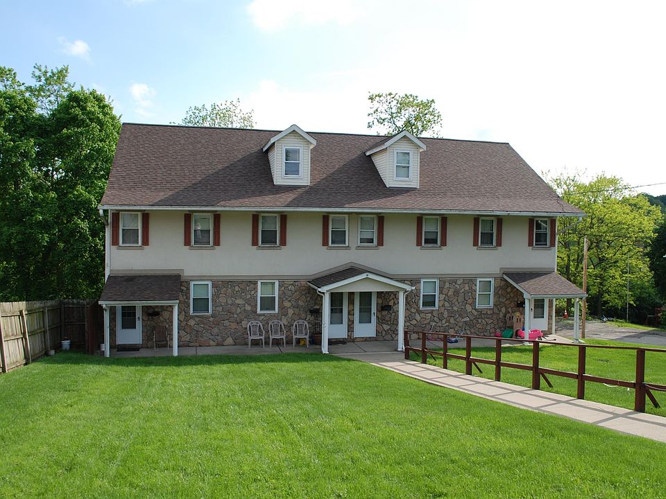 4 unit building with concrete walks and porch