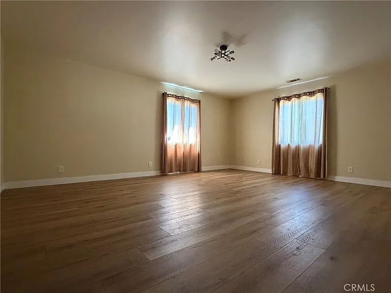115 S Granada Ave — Photo 12