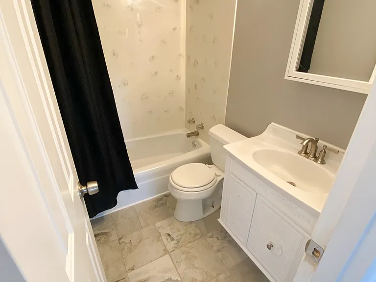 872 Summerville Dr — Photo 6