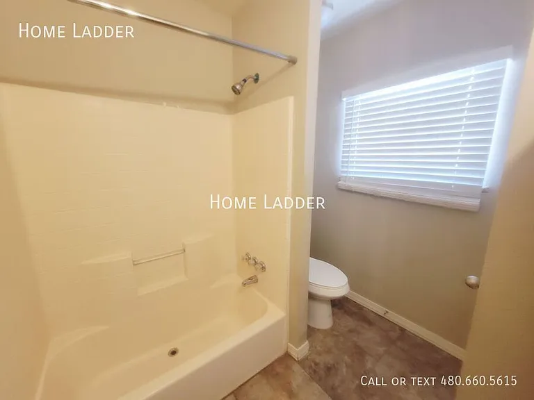 667 W Northern Ave #A — Photo 11